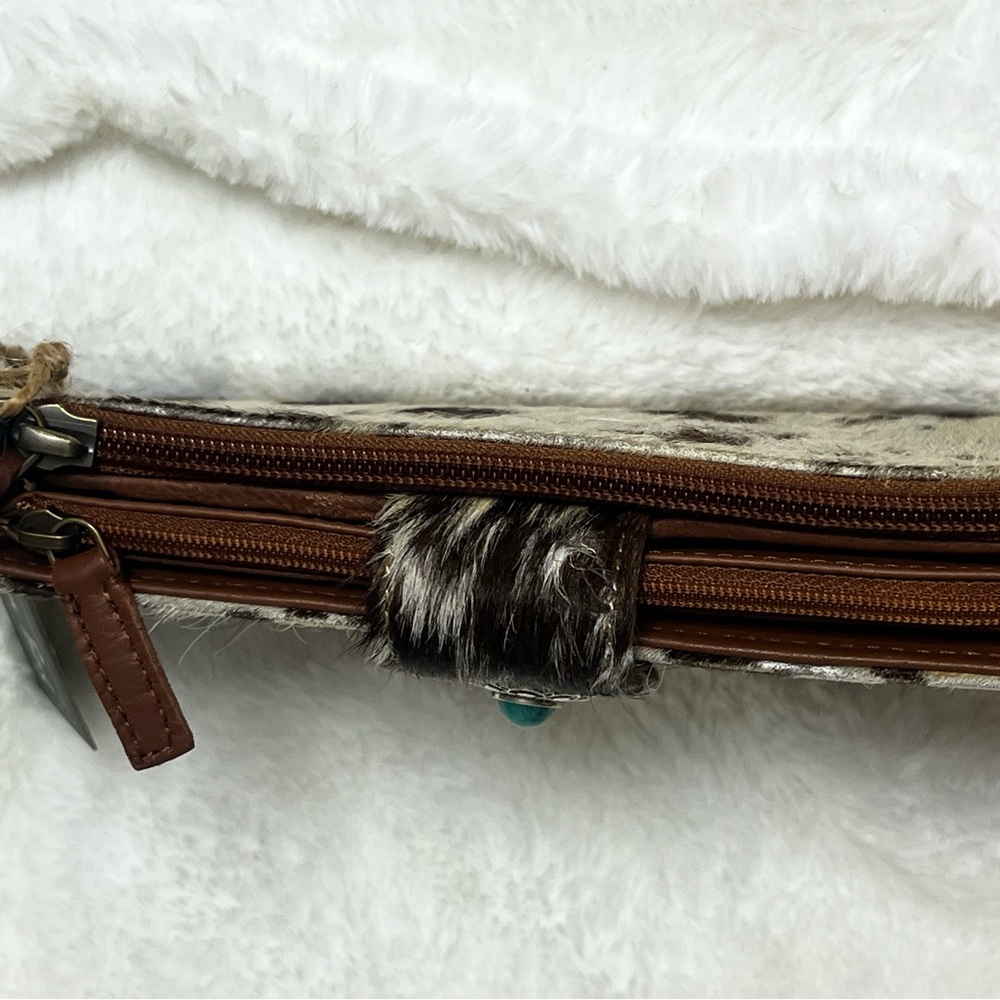 Myra Bag black & white hide with Turquoise tooled Floral Wallet - Picture 4 of 4